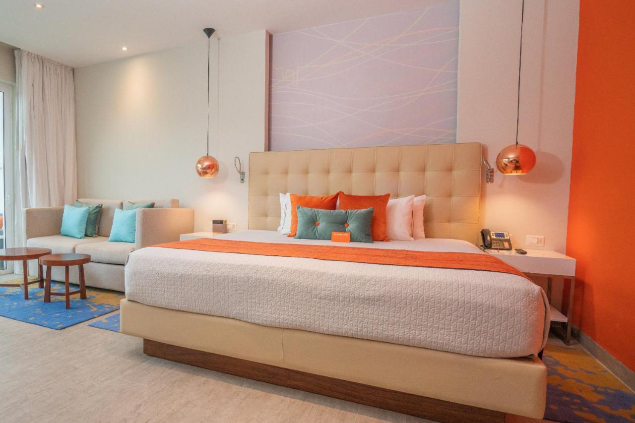 Nest Swim-Up Suite