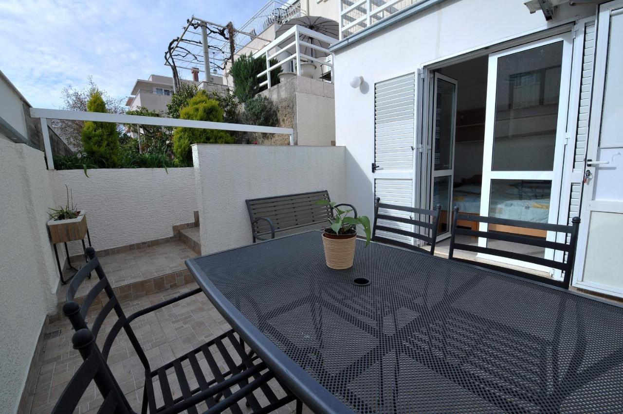 One-Bedroom Apartment Terrace Garden View