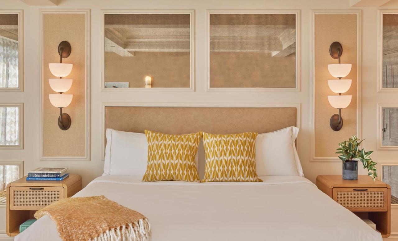 Habitación adaptada para personas con movilidad reducida/discapacidad auditiva con vistas al océano y ducha accesible en silla de ruedas - 1 cama extragrande