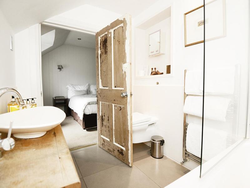 Double Room,1380886880:JPEG