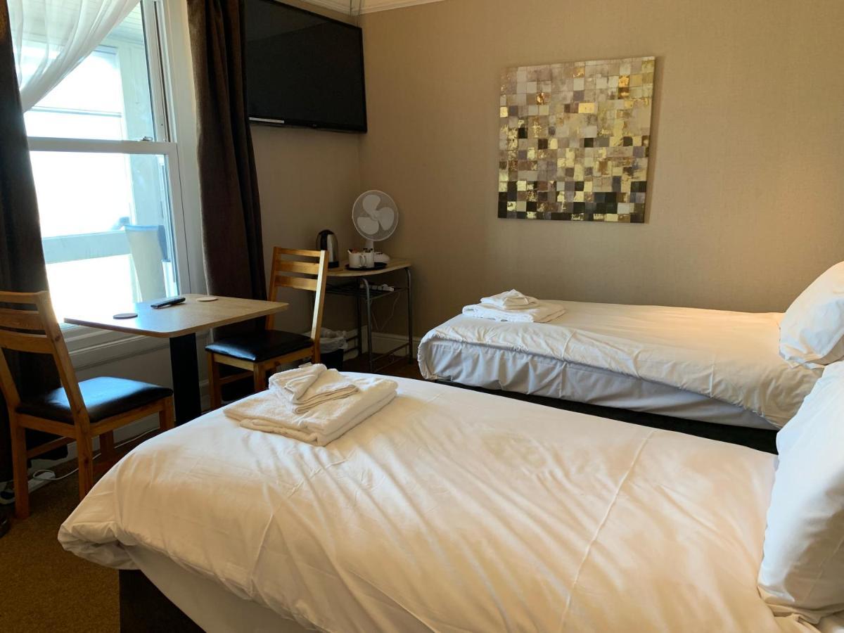 Twin Room with Bathroom