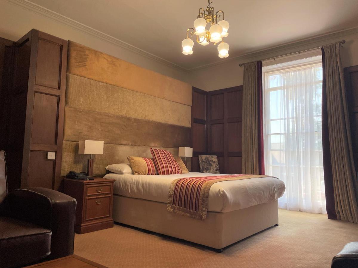 Feature Room