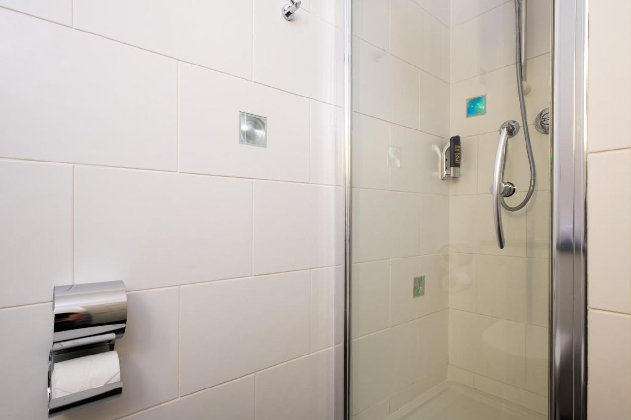 Superior Double or Twin En Suite