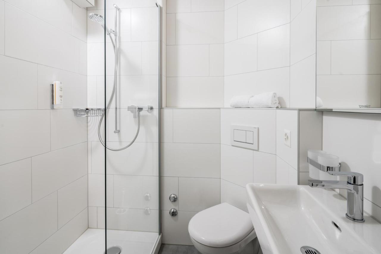 Doppel-/Zweibettzimmer mit Bad