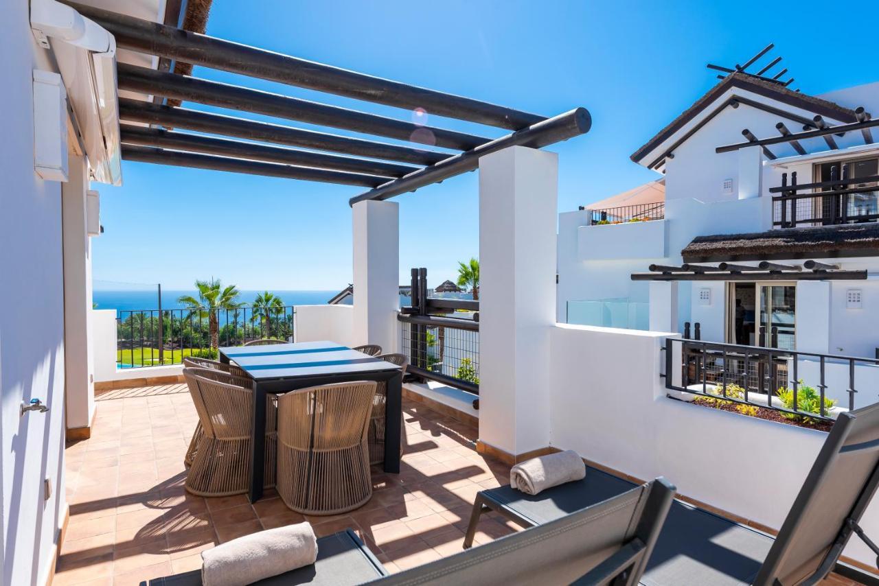 Suite met 2 Slaapkamers en Gedeeltelijk Uitzicht op Zee