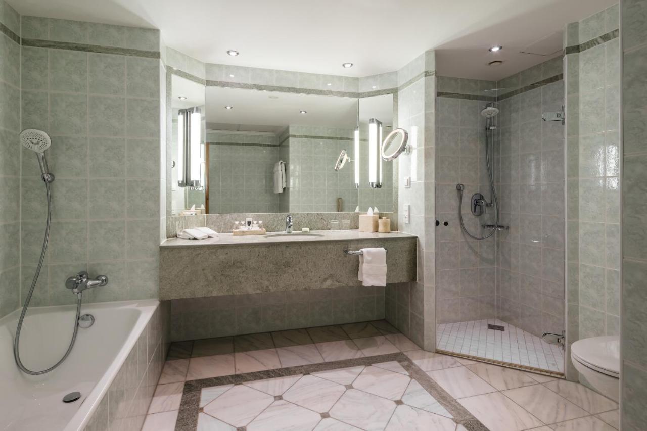 Business Suite with Access and Breakfast in Executive Lounge,1362882692:JPEG