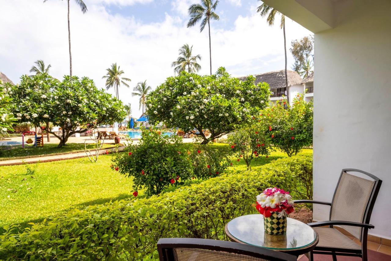 Queen Room Garden View