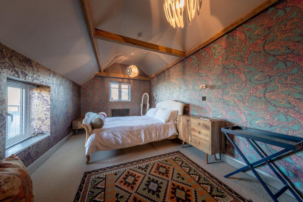 Deluxe Double Room Shower