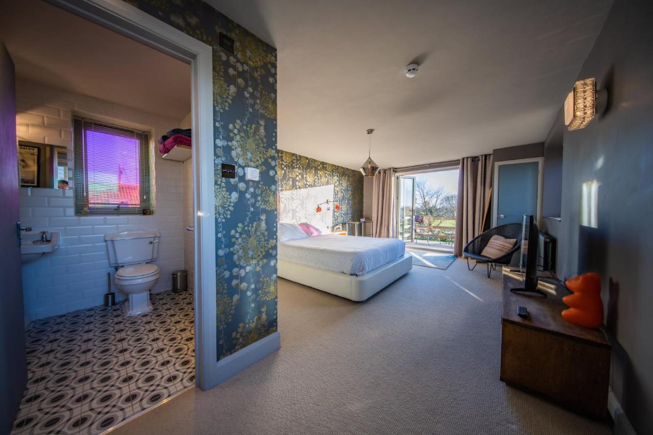Deluxe Double Room Shower