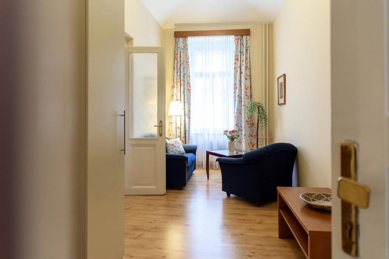 Superior One-Bedroom Apartment