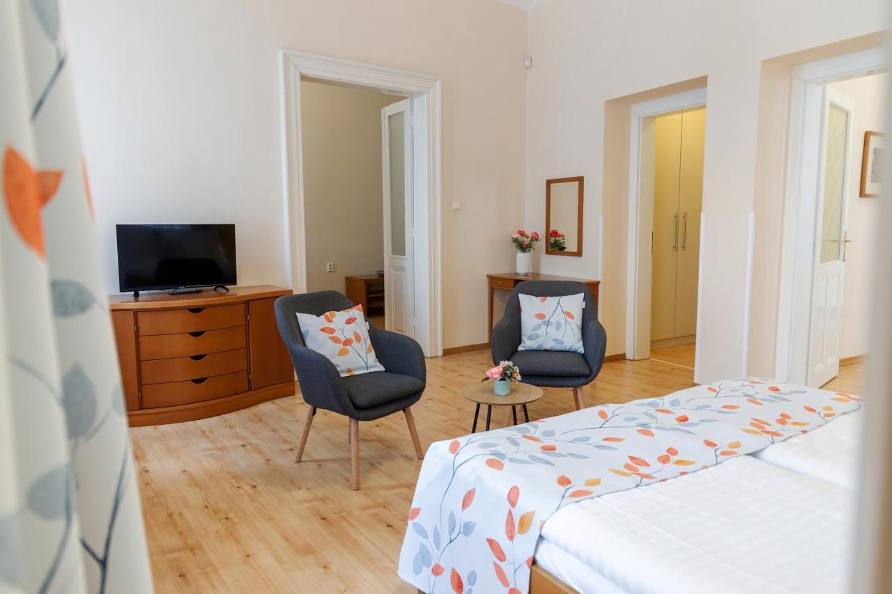 Superior One-Bedroom Apartment