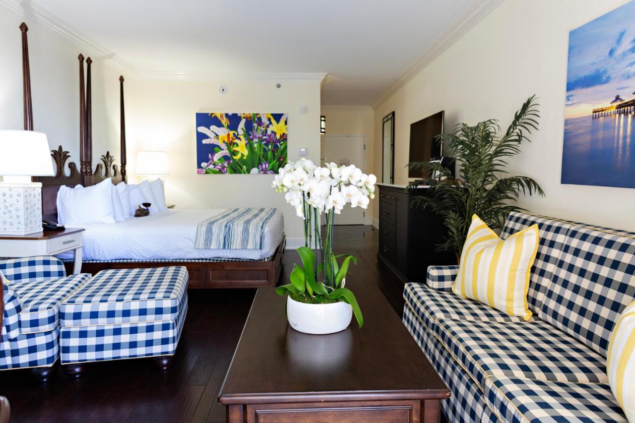 Deluxe King Room Lake View Balcony