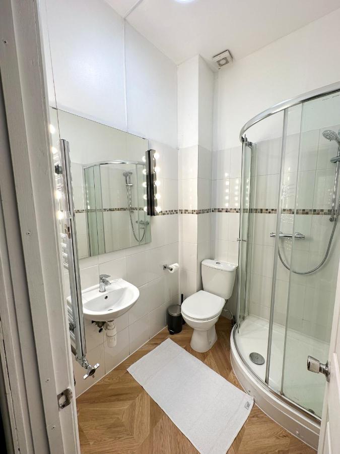 Quadruple Room with Private Bathroom