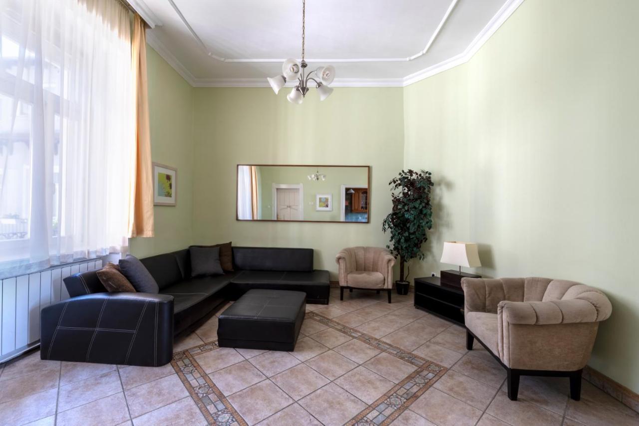 Large Two-Bedroom Apartment