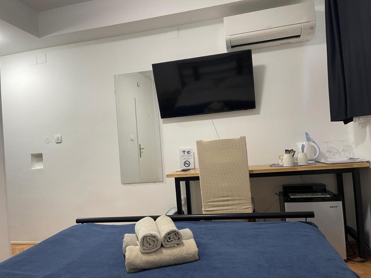 Double Room Private Bathroom