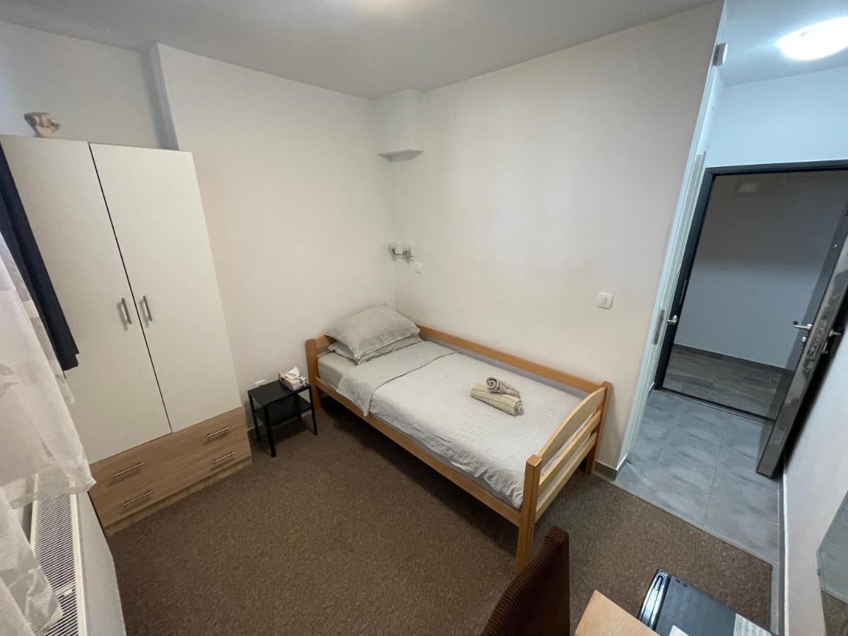 Standard Single Room Shower