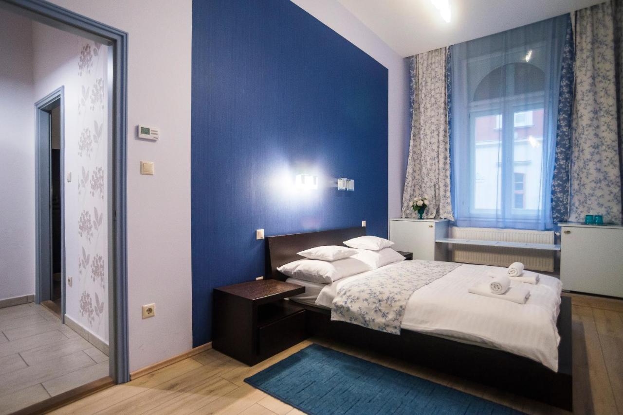 Deluxe Double Room Shower