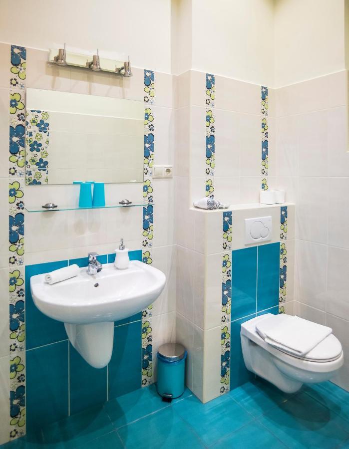 Deluxe Double Room Shower