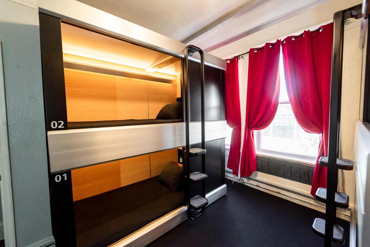 Single Bed 4-Bed Female Capsule Room