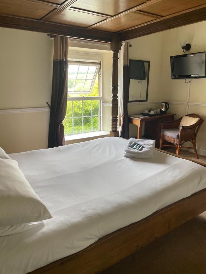 Double Room Four Poster Bed
