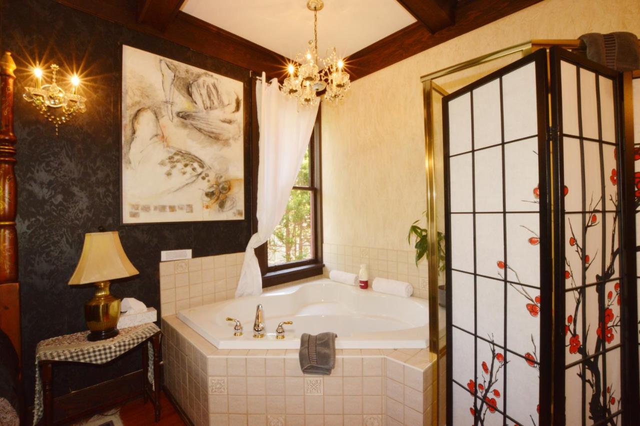Queen Room Spa Bath