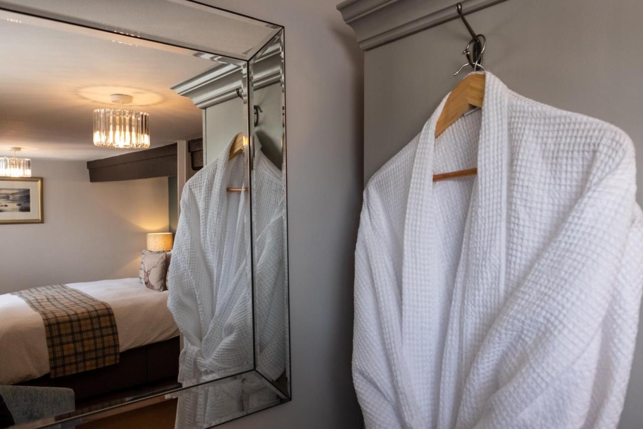 Deluxe Double Room Shower