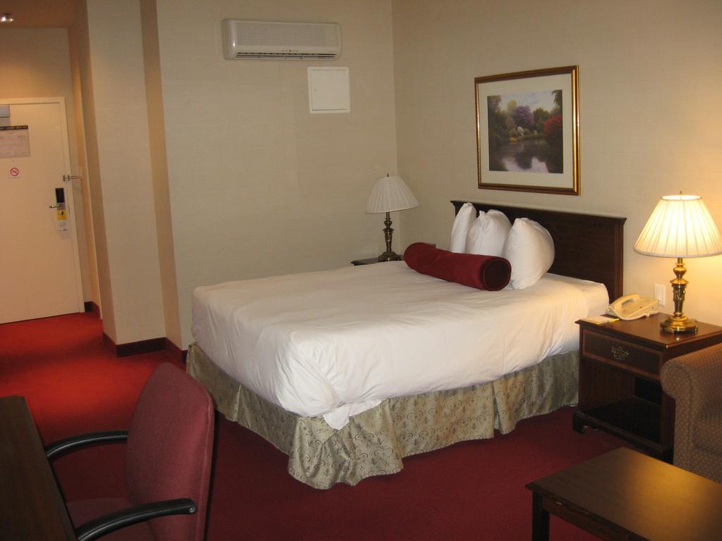 Queen Room Non-Smoking