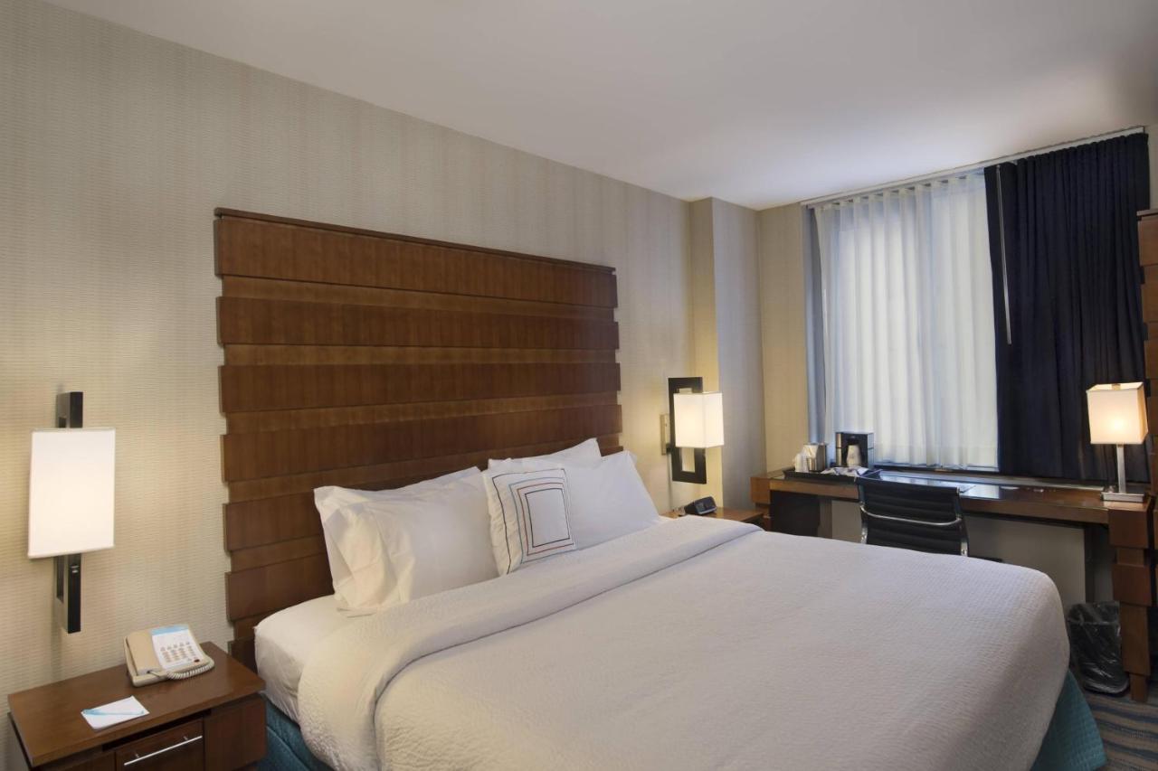 Habitación con cama extragrande.