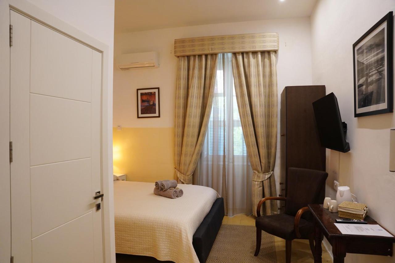 Double Room Private Bathroom