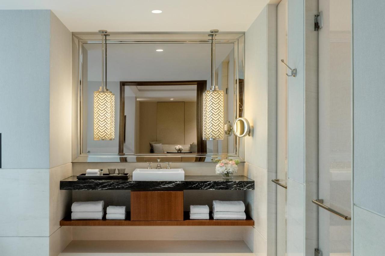 Deluxe Room King Bed