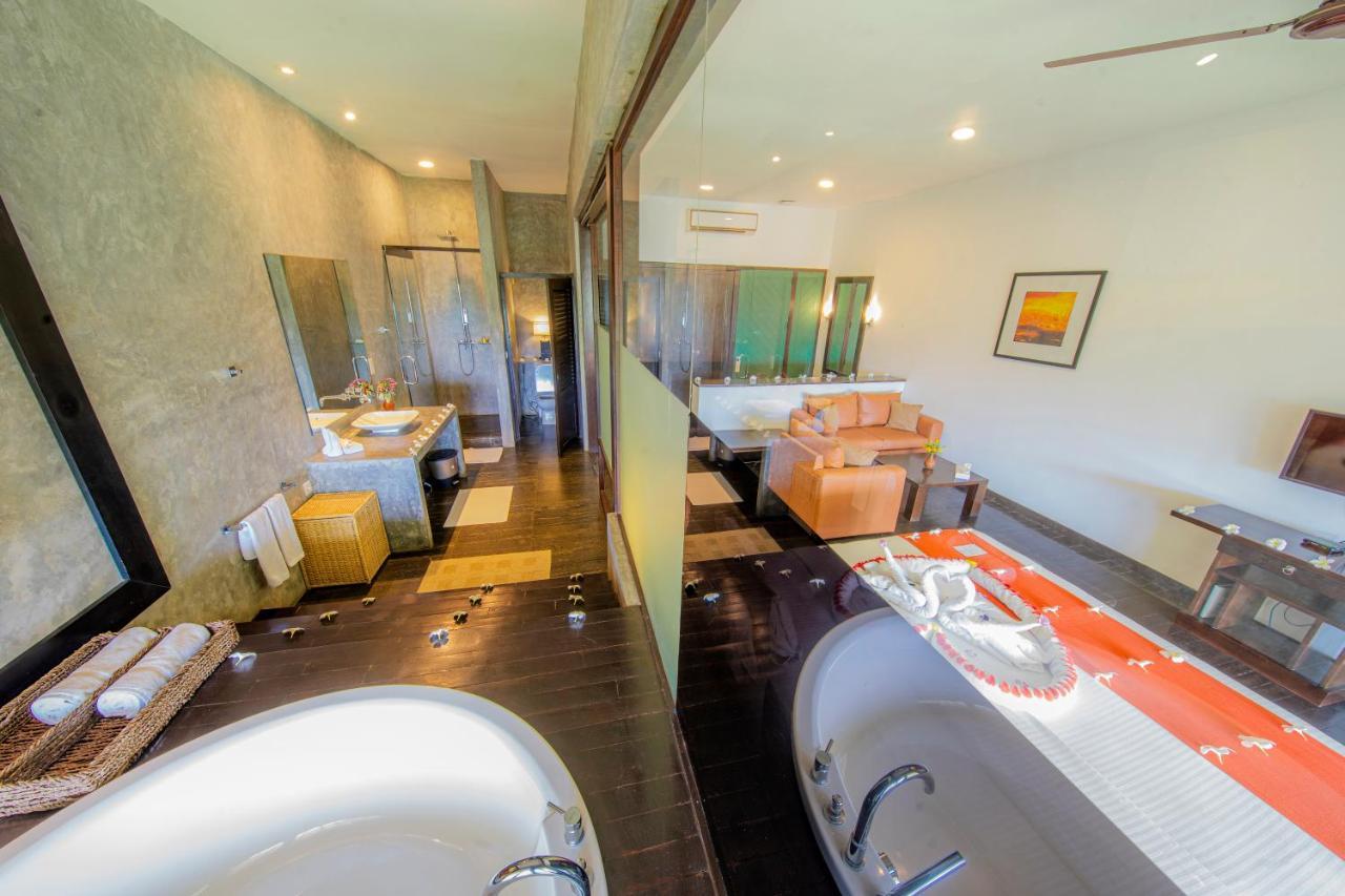 Deluxe Double Room Ocean View Balcony