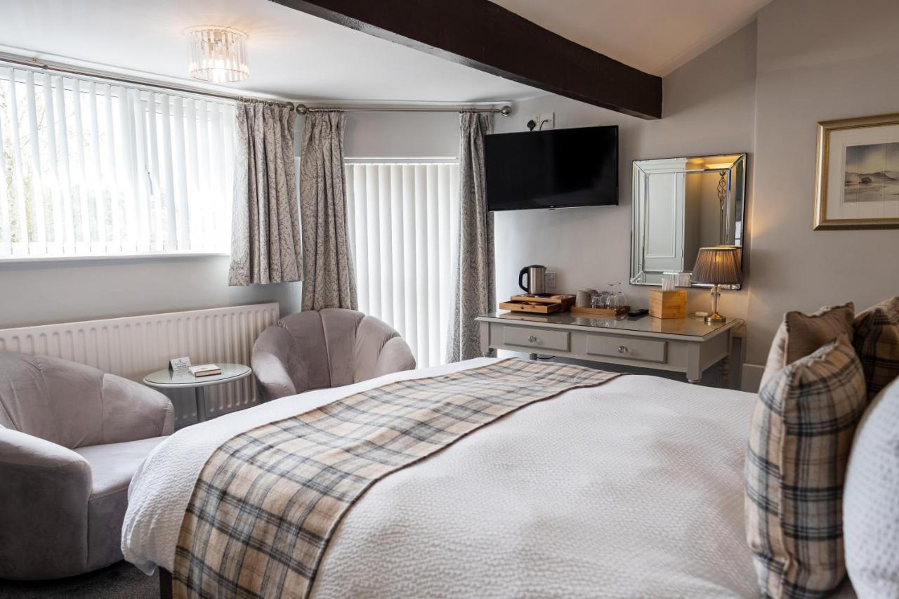 Deluxe Double Room Shower