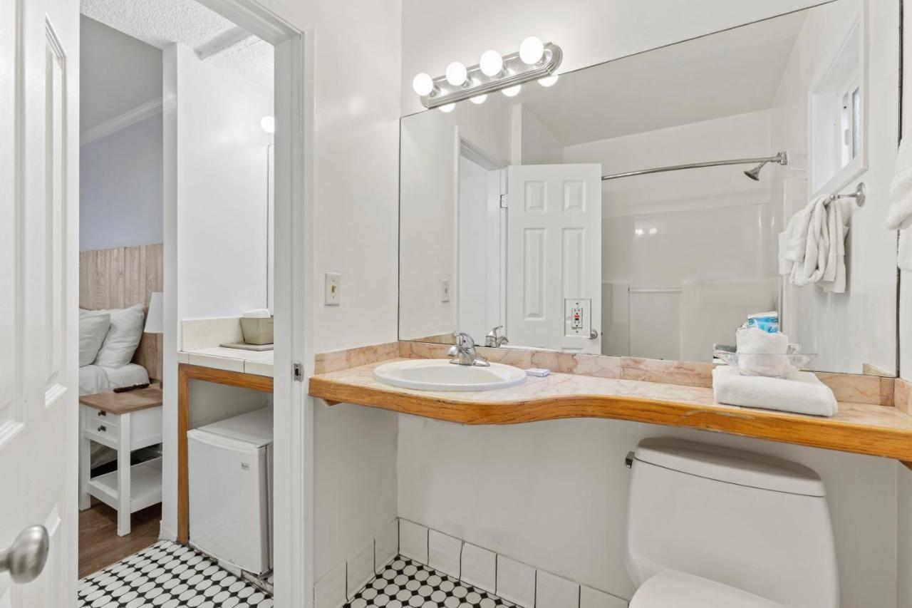 Deluxe Classic Queen Room