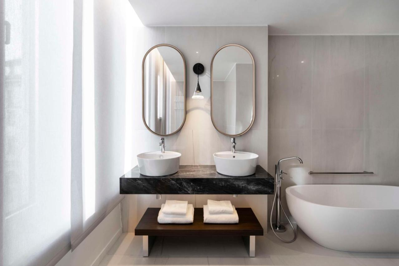 Junior Suite Bath