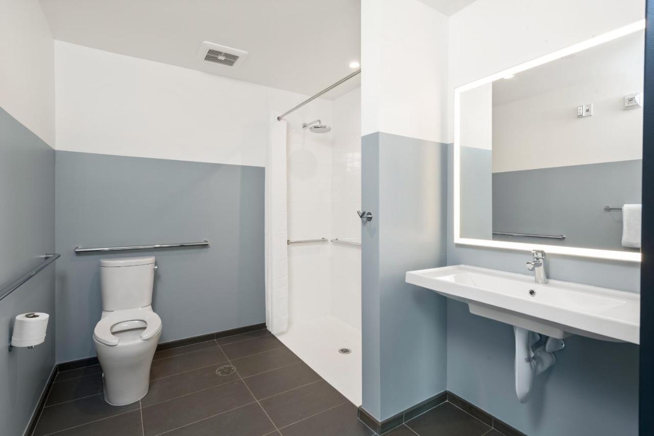 View King Mobility or Hearing Impaired Accessible No