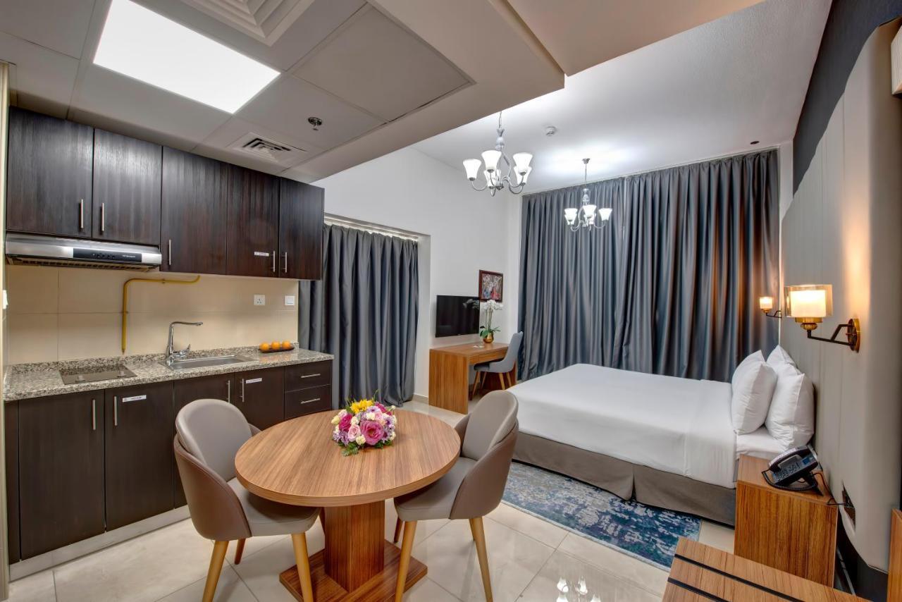 Deluxe Studio Balcony on F&B