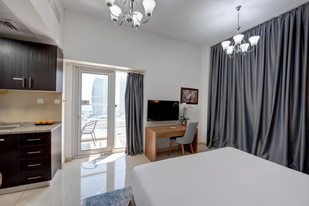 Deluxe Studio Balcony on F&B