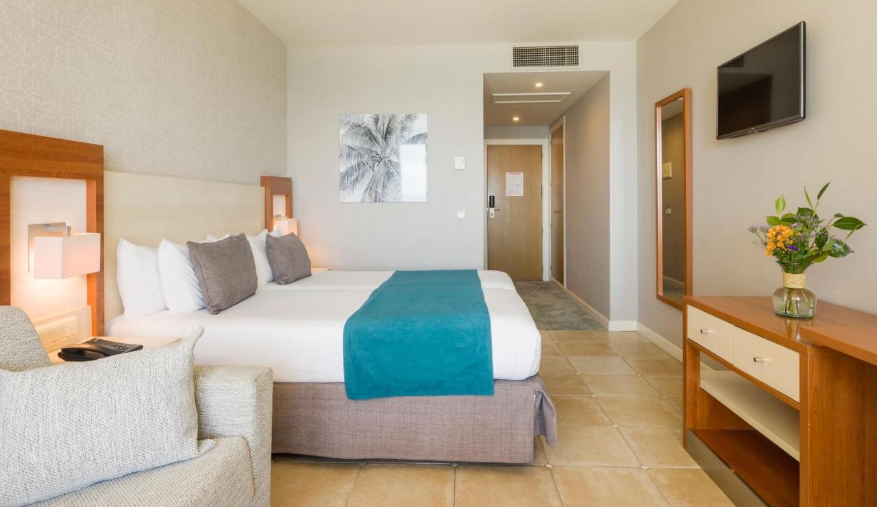 Double or Twin Room Sea View