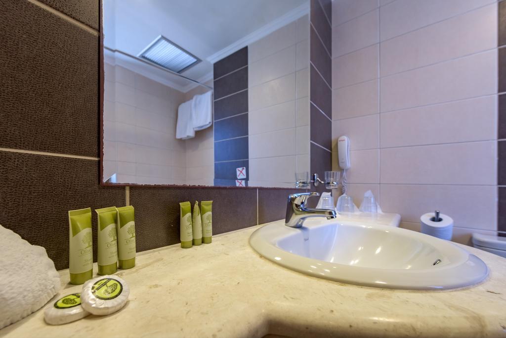 Zweibettzimmer mit Zustellbett