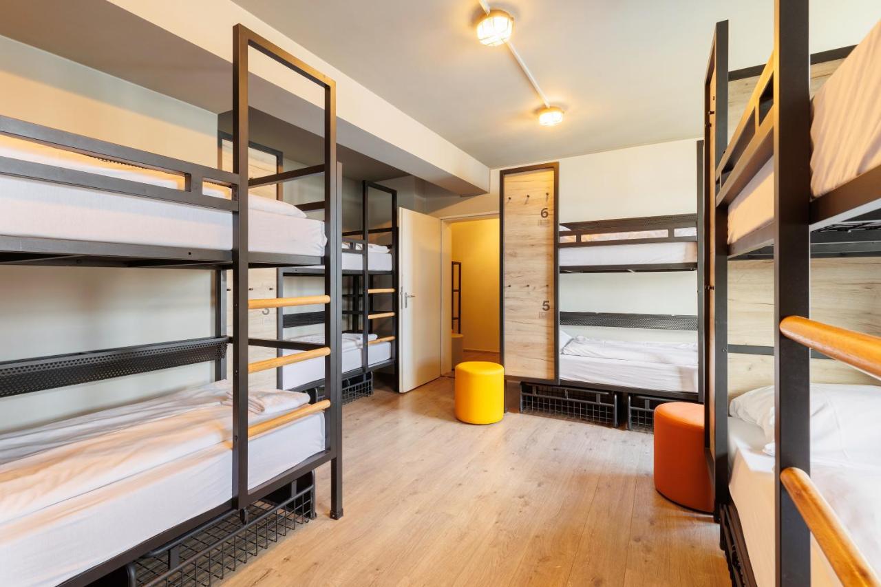 Bed in een Slaapzaal met 8 Bedden