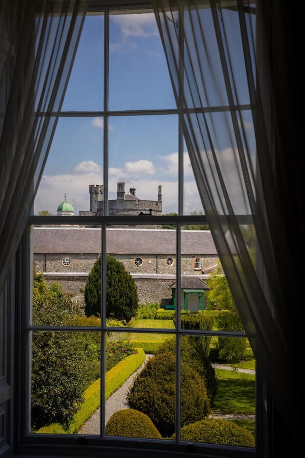 Family Room Garden View