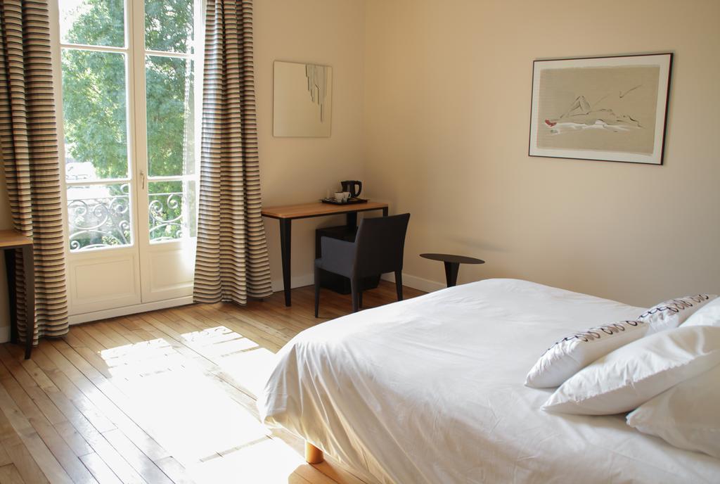 Queen Room Garden View