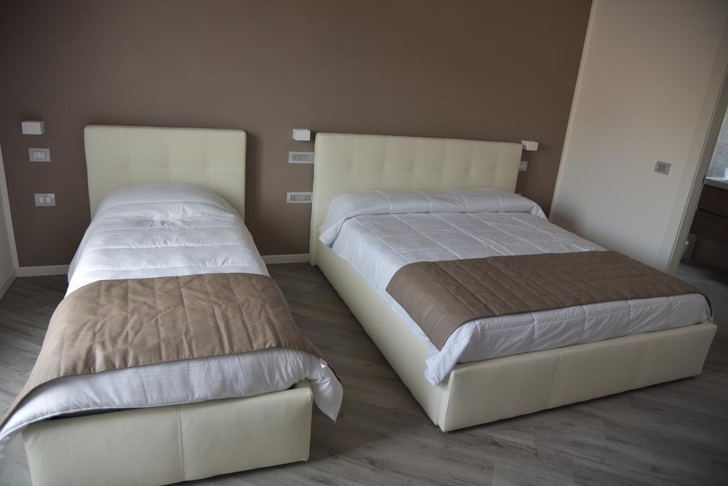 Quarto Triplo com Canheiro Privativo e Varanda