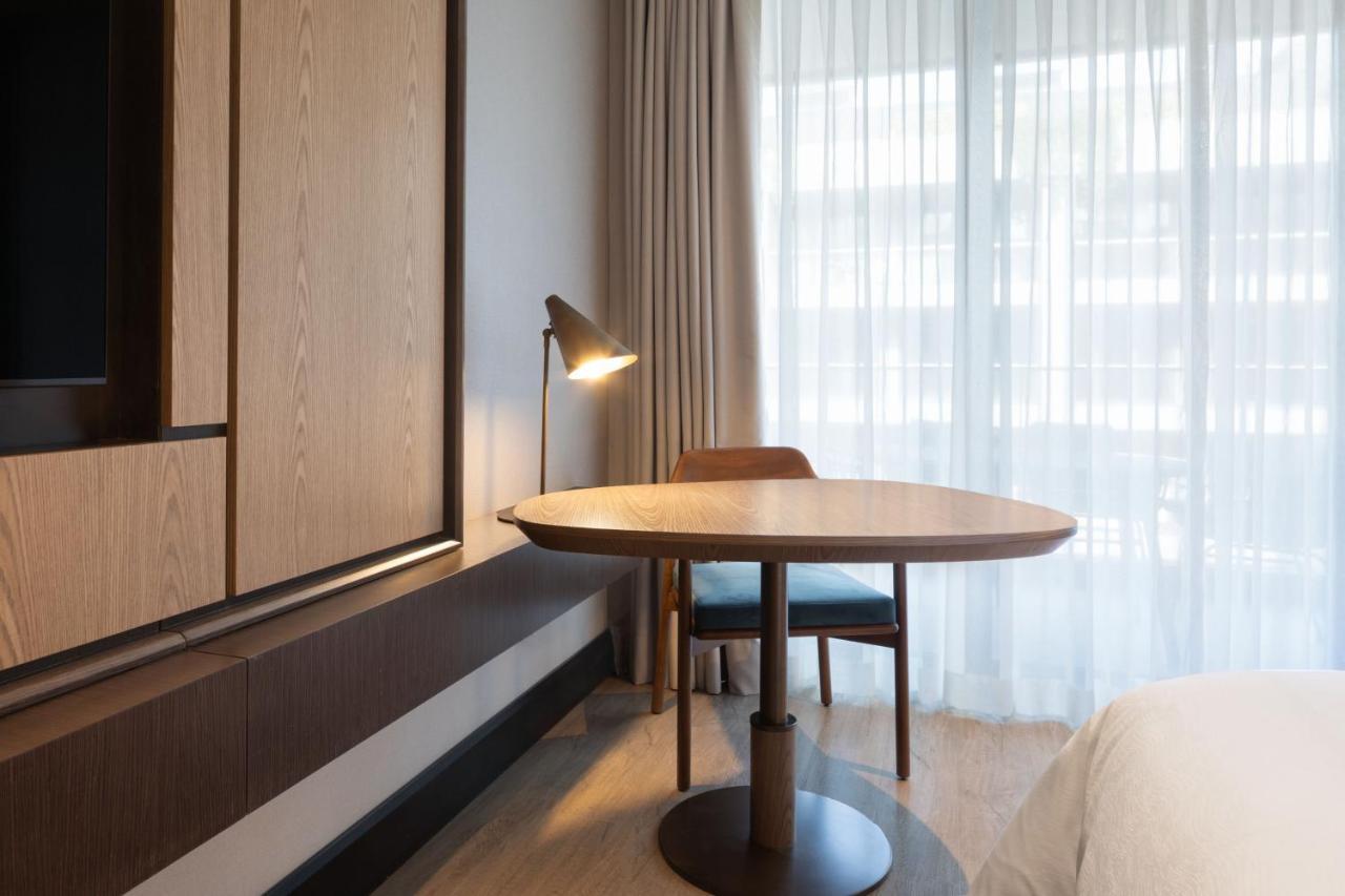 Deluxe King Room City View
