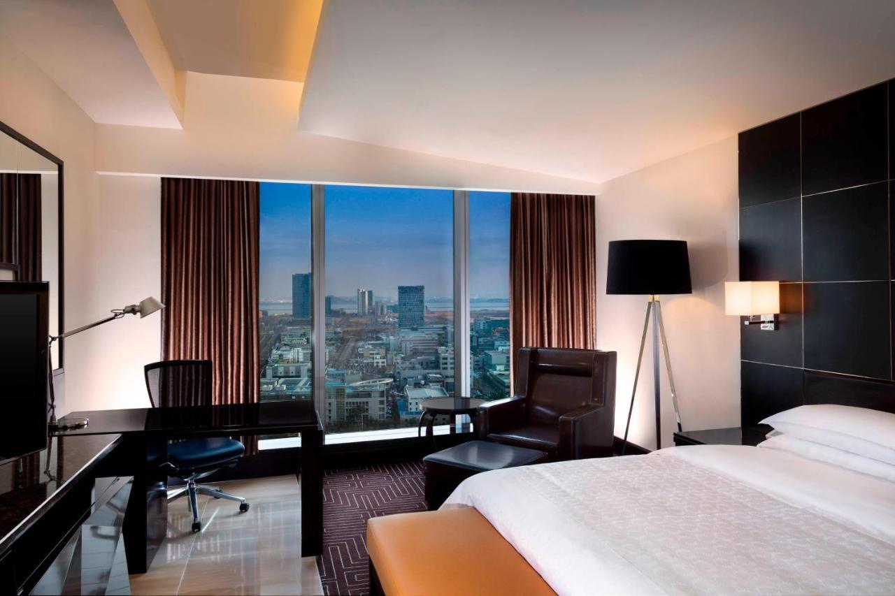 Zimmer mit 1 Kingsize-Bett, Stadtblick und Zugang zur Club Lounge
