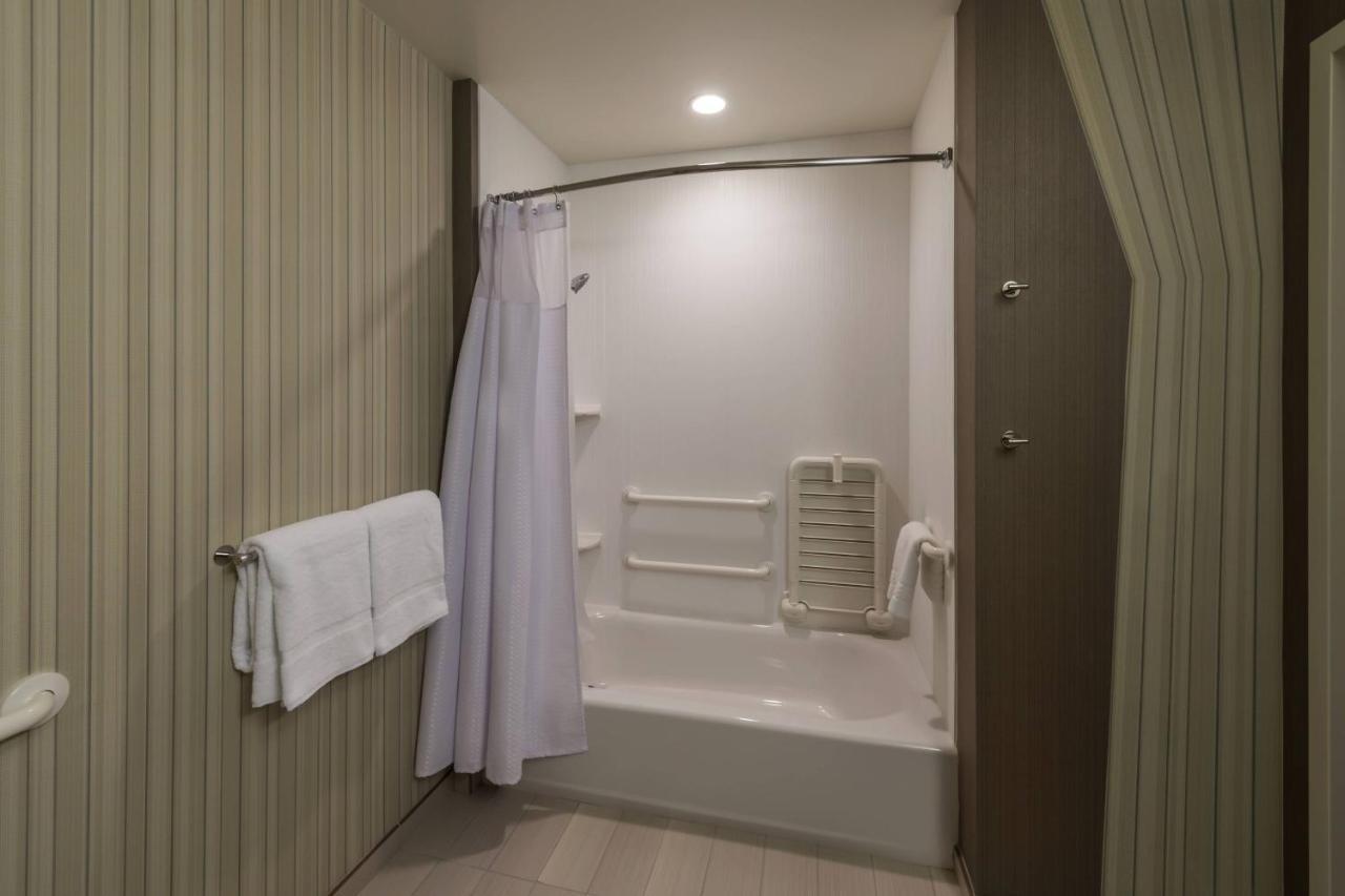 Queen Room Two Queen Beds River View