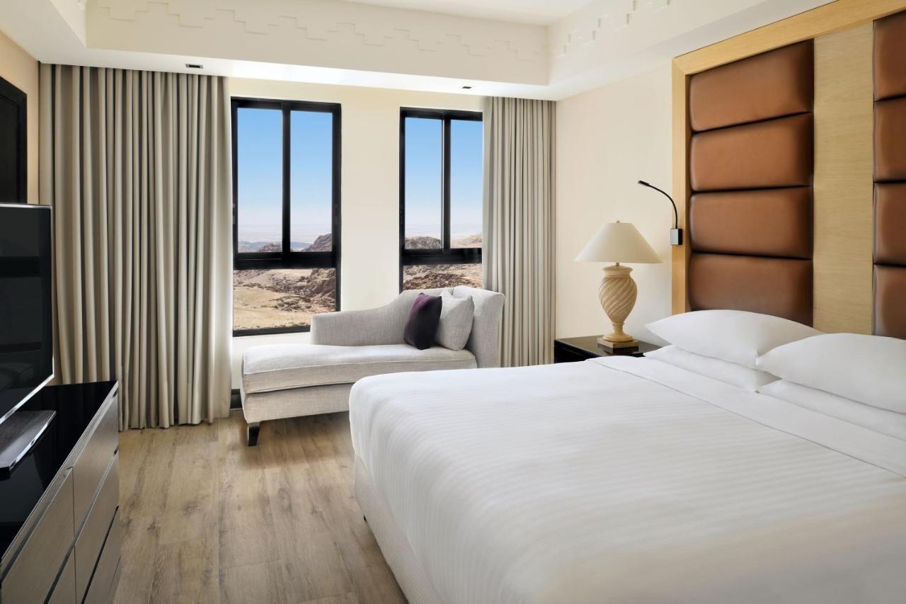 1 Bedroom Suite 1 King
