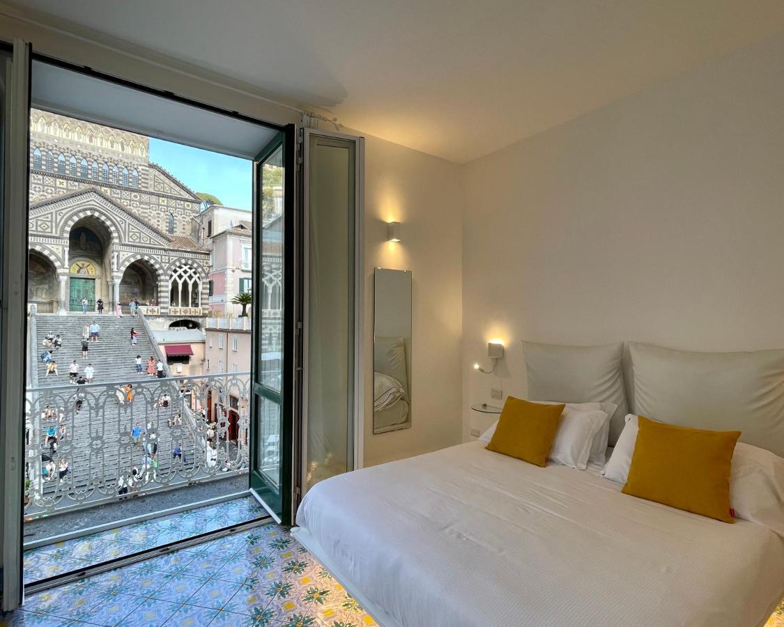 Deluxe Double Room Balcony Cathedral View
