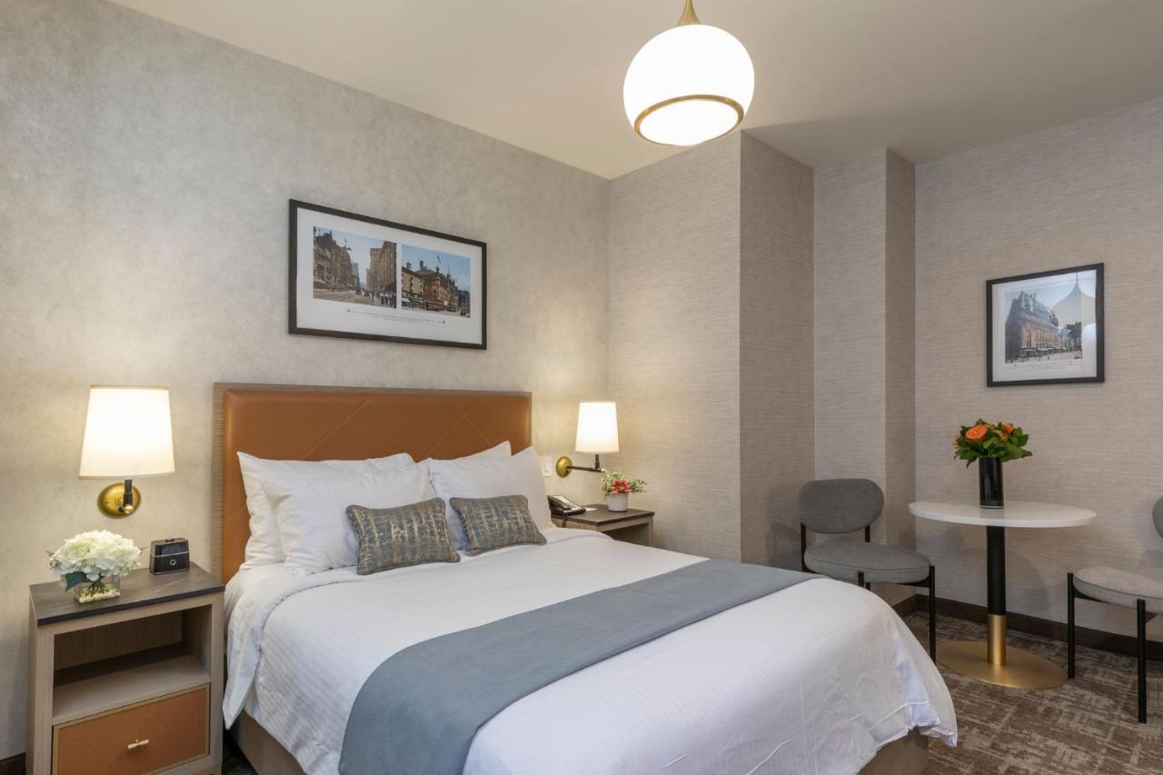 Deluxe Queen Room