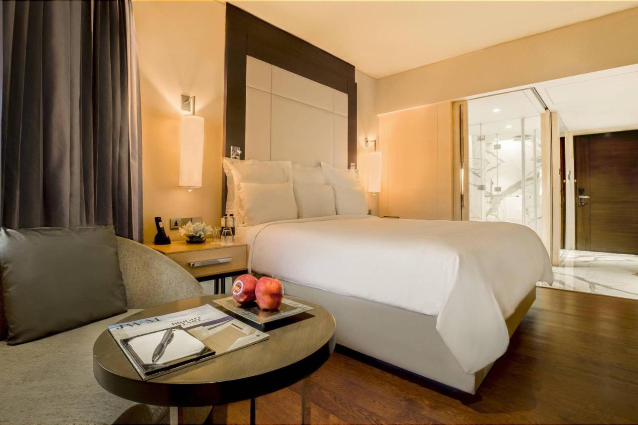 Zimmer mit 1 Kingsize-Bett und Meerblick